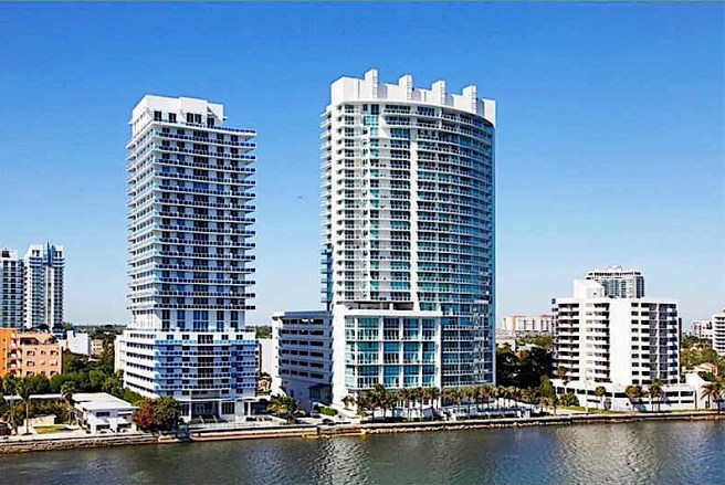 Onyx on the Bay - Exterior
